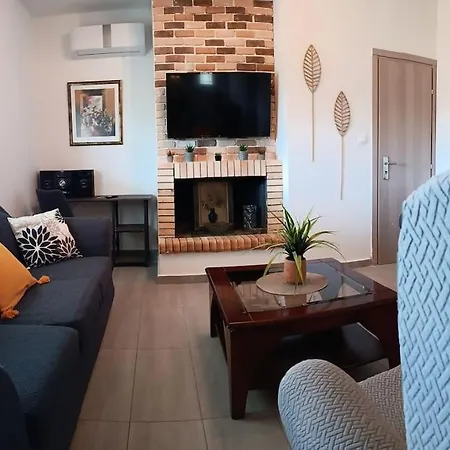 Semesterbostad Giovani-entire 1st Floor House With Pool *