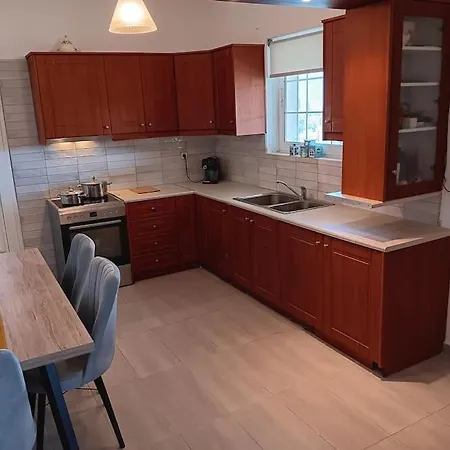Semesterbostad Giovani-entire 1st Floor House With Pool