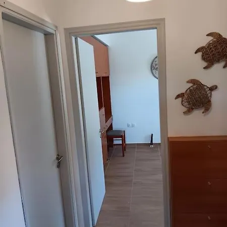 Giovani-entire 1st Floor House With Pool Semesterbostad Tzanata