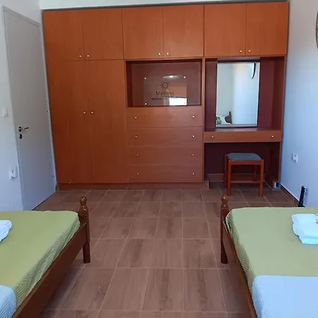 Giovani-entire 1st Floor House With Pool Semesterbostad