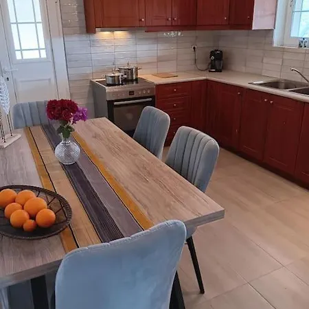 Giovani-entire 1st Floor House With Pool Σπίτι διακοπών
