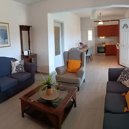 Semesterbostad Giovani-entire 1st Floor House With Pool