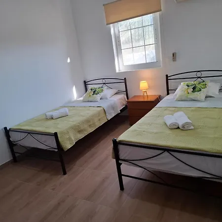 Giovani-entire 1st Floor House With Pool Semesterbostad *