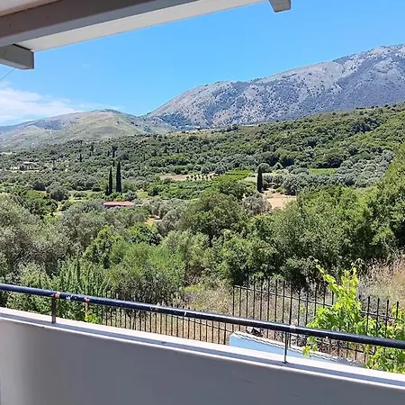 Giovani-entire 1st Floor House With Pool Vakantiehuis Tzanata